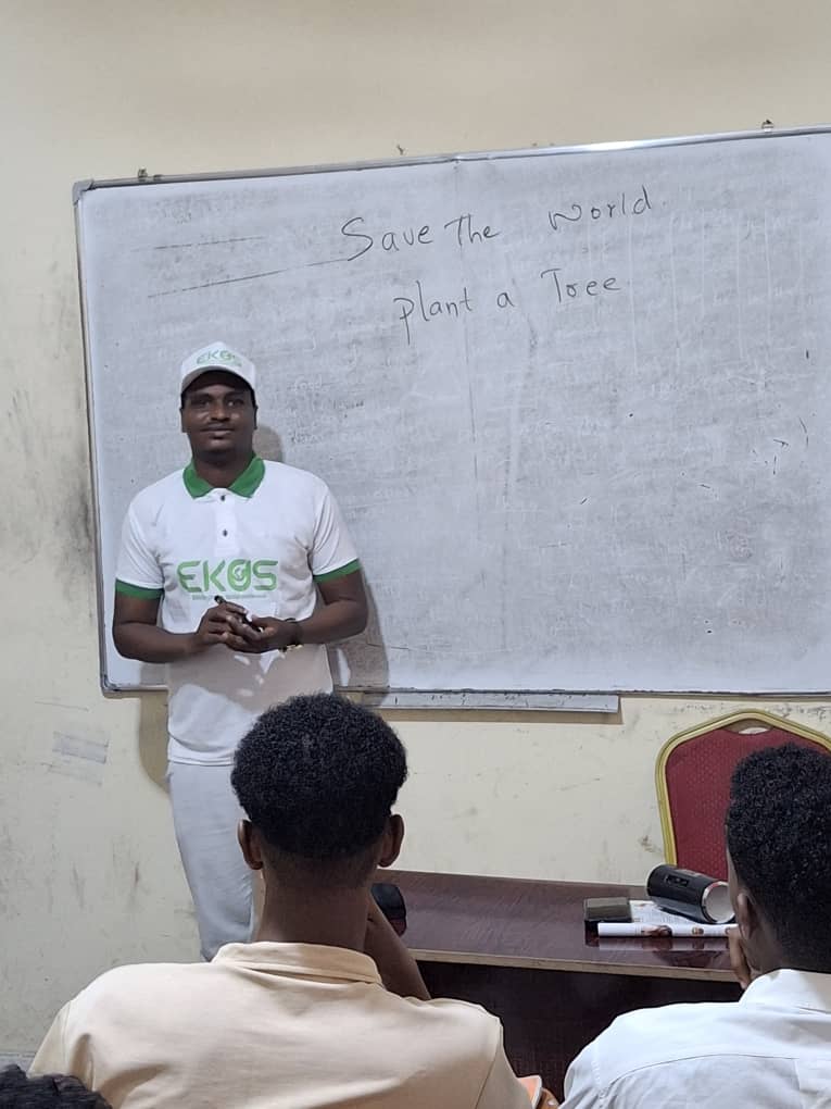 Ekos ry school visit to teach students about the importance of plants in Somalia.
